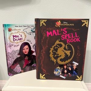 NEW - Disney Descendants Mal’s Spell Book and Mal’s Diary